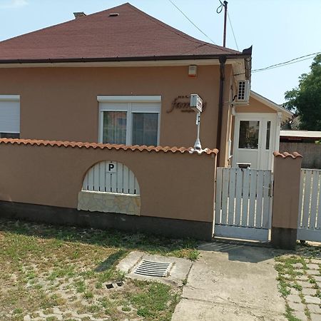 Family Vendeghaz 호텔 Hajdúszoboszló 외부 사진